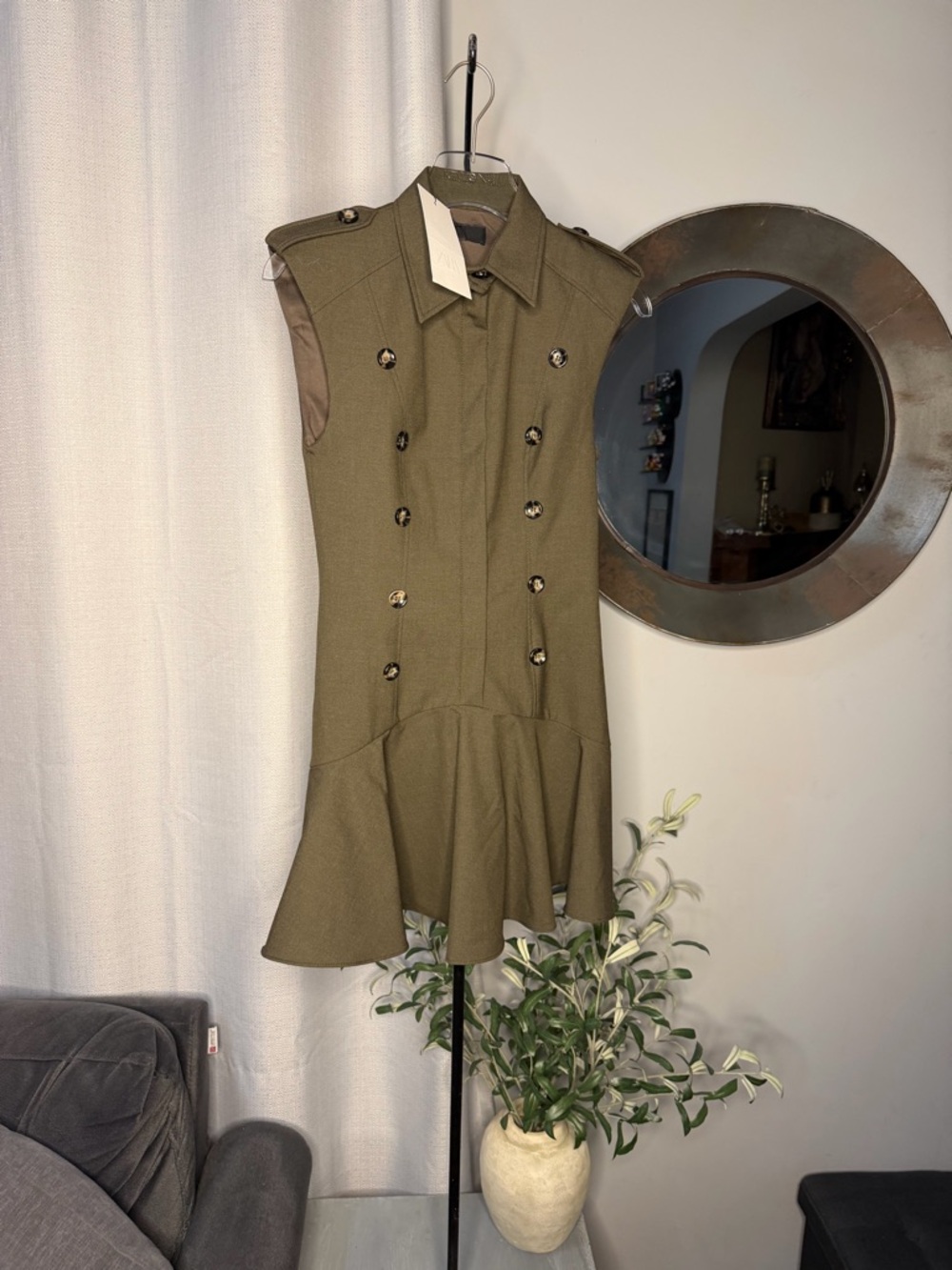 NWT Zara Woman Buttons SHORT DRESS WITH SHOULDER PADS AND RUFFLES Size XS - Picture 7 of 10